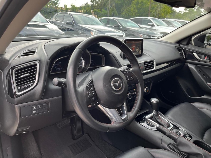 Mazda Mazda3 Hatchback Vehicle Full-screen Gallery Image 10