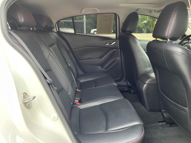 Mazda Mazda3 Hatchback Vehicle Full-screen Gallery Image 18