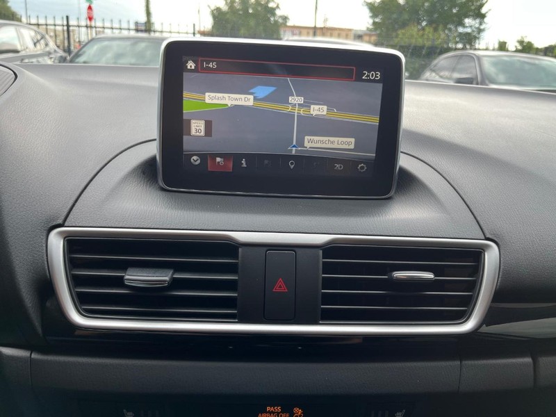 Mazda Mazda3 Hatchback Vehicle Full-screen Gallery Image 22