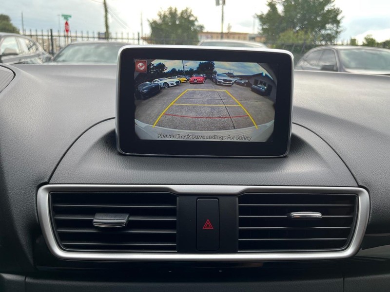 Mazda Mazda3 Hatchback Vehicle Full-screen Gallery Image 23