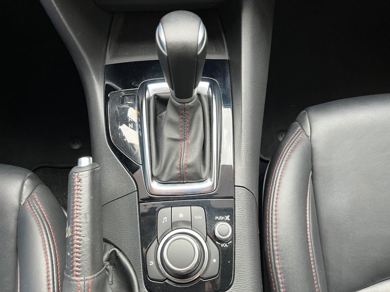 Mazda Mazda3 Hatchback Vehicle Full-screen Gallery Image 25