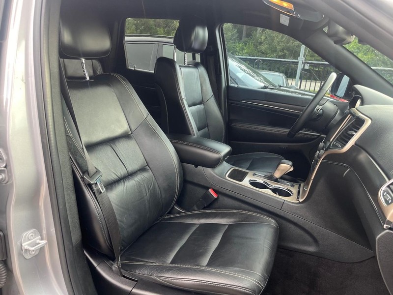 Jeep Grand Cherokee Vehicle Full-screen Gallery Image 14
