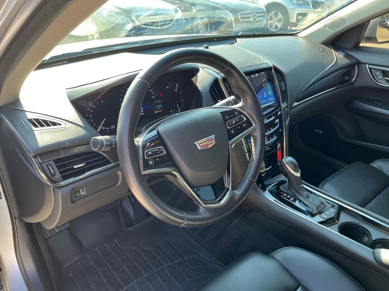 Cadillac ATS Sedan Vehicle Full-screen Gallery Image 10