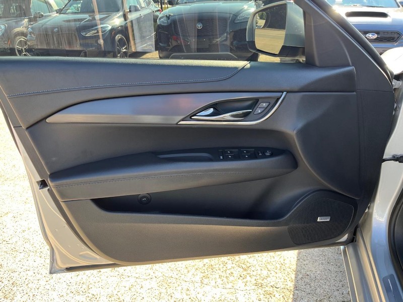 Cadillac ATS Sedan Vehicle Full-screen Gallery Image 12