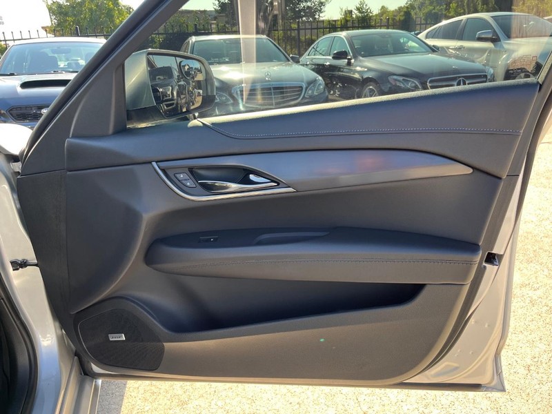 Cadillac ATS Sedan Vehicle Full-screen Gallery Image 15