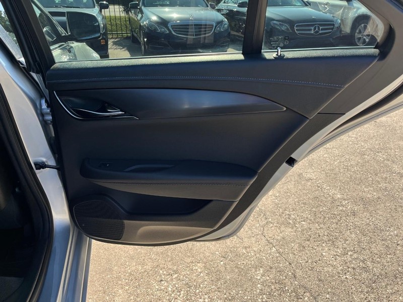 Cadillac ATS Sedan Vehicle Full-screen Gallery Image 17