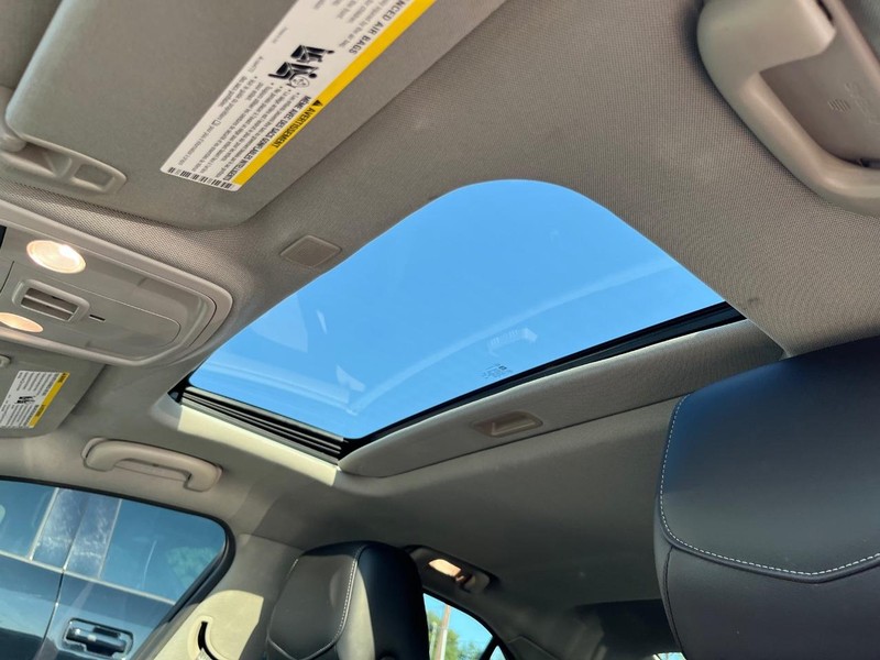 Cadillac ATS Sedan Vehicle Full-screen Gallery Image 26