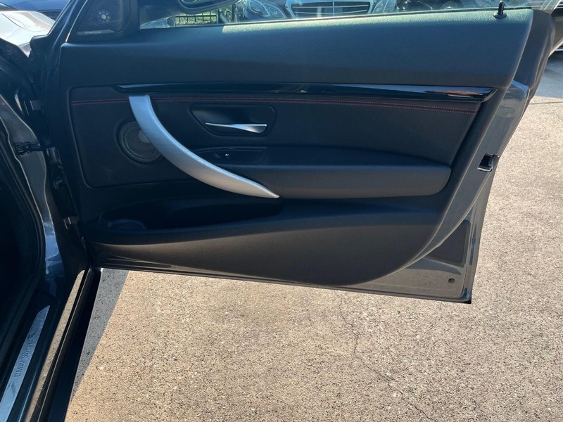 BMW 335i Gran Turismo xDrive Vehicle Full-screen Gallery Image 15