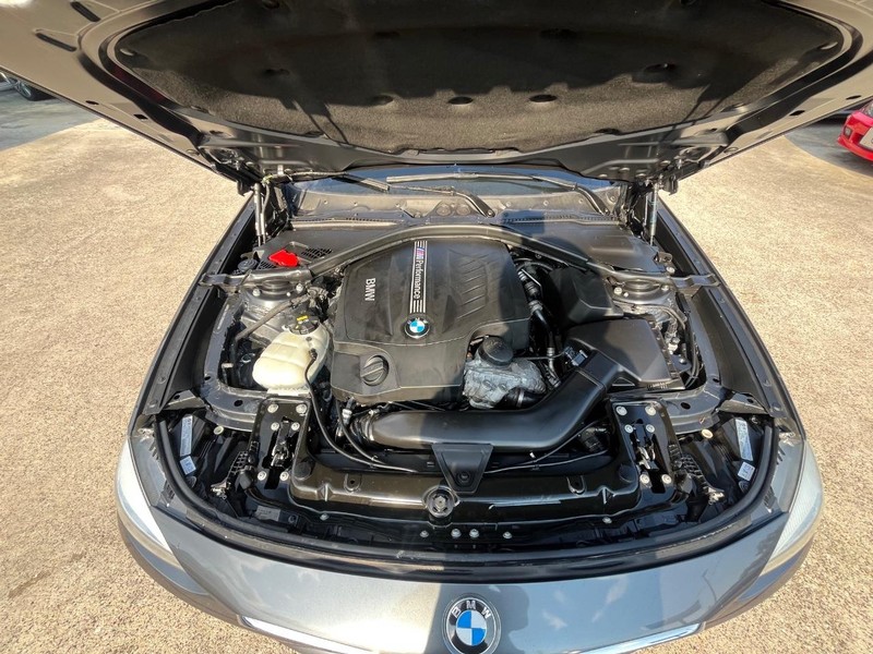 BMW 335i Gran Turismo xDrive Vehicle Full-screen Gallery Image 23