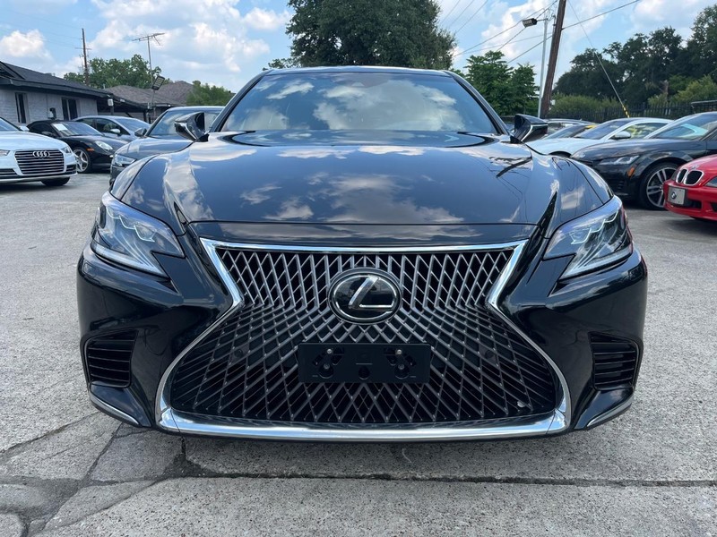 Lexus LS 500 Vehicle Full-screen Gallery Image 02