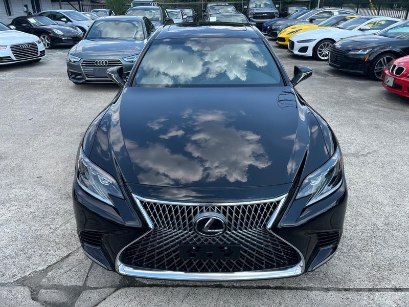 Lexus LS 500 Vehicle Full-screen Gallery Image 03