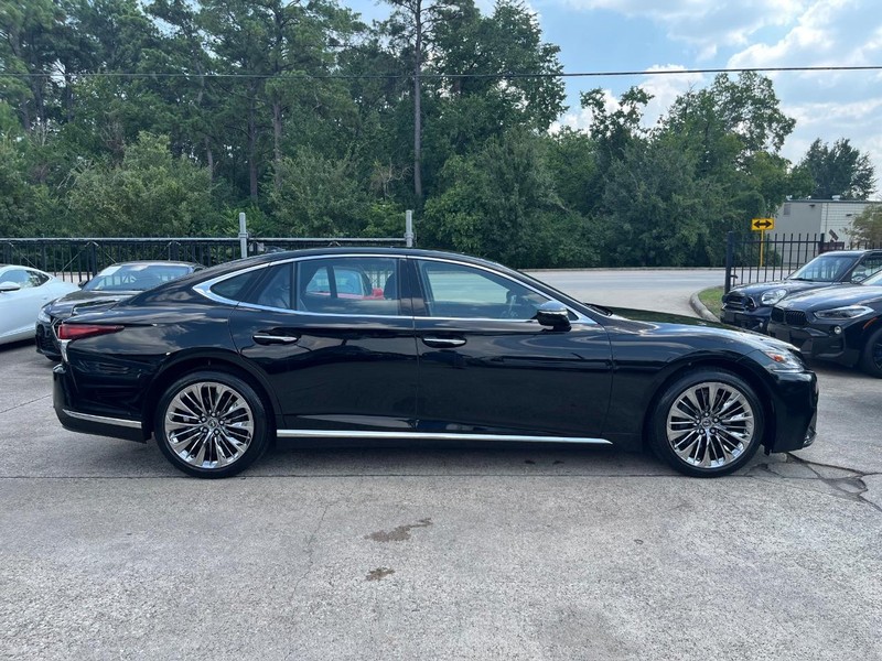 Lexus LS 500 Vehicle Full-screen Gallery Image 05