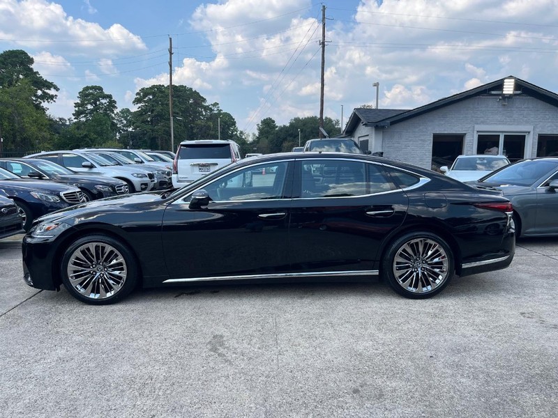 Lexus LS 500 Vehicle Full-screen Gallery Image 09