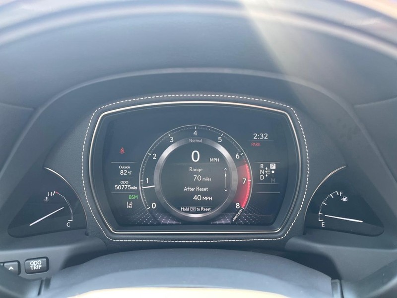 Lexus LS 500 Vehicle Full-screen Gallery Image 21