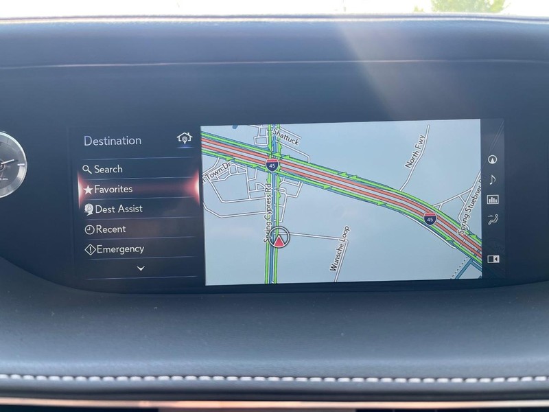 Lexus LS 500 Vehicle Full-screen Gallery Image 23