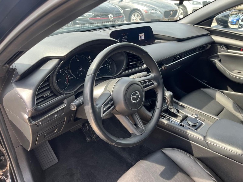 Mazda Mazda3 Hatchback Vehicle Full-screen Gallery Image 10