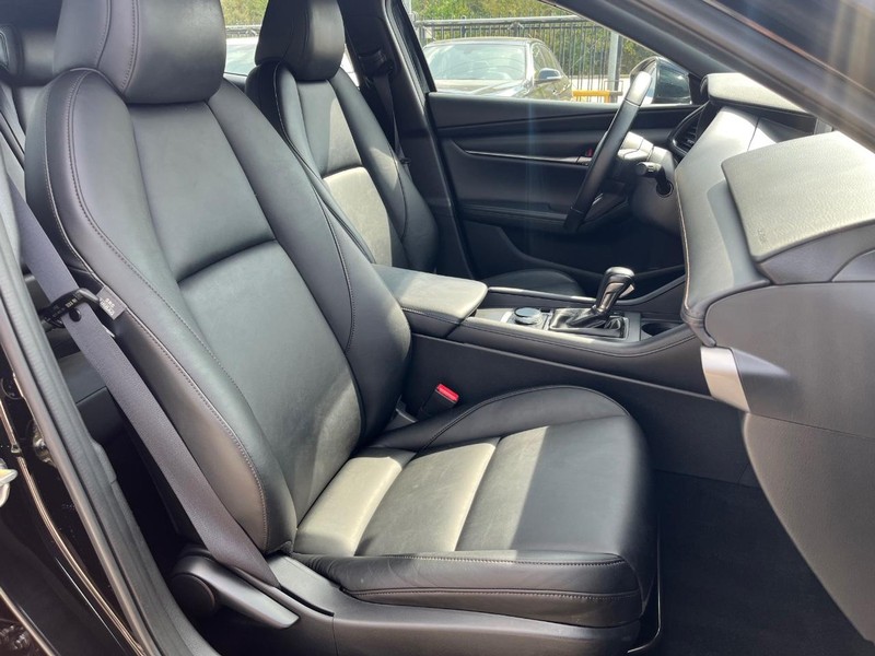 Mazda Mazda3 Hatchback Vehicle Full-screen Gallery Image 14