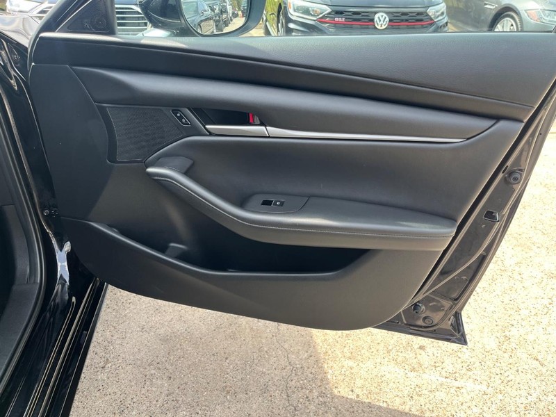 Mazda Mazda3 Hatchback Vehicle Full-screen Gallery Image 15