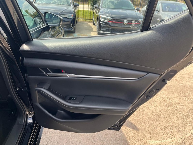 Mazda Mazda3 Hatchback Vehicle Full-screen Gallery Image 17