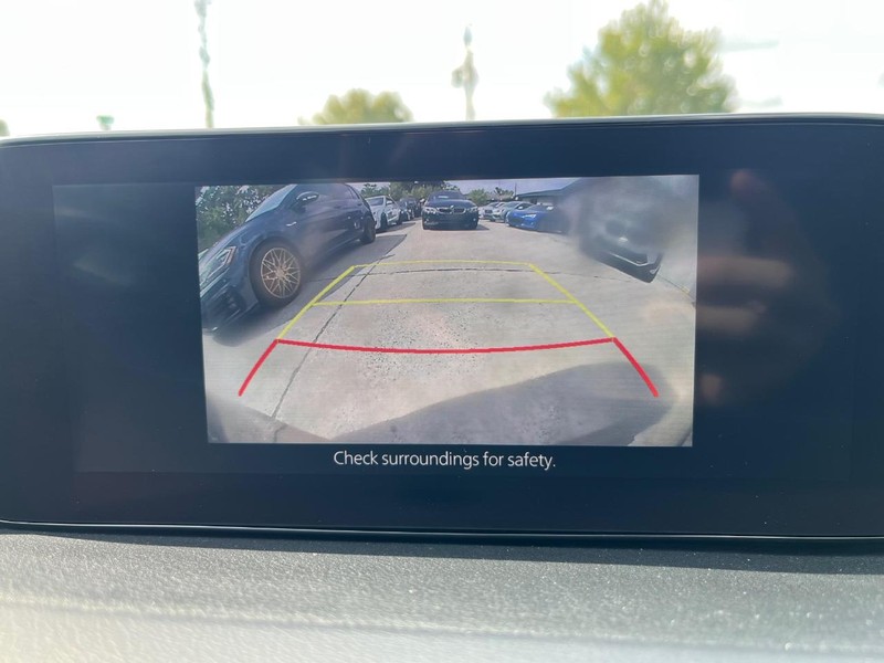 Mazda Mazda3 Hatchback Vehicle Full-screen Gallery Image 23