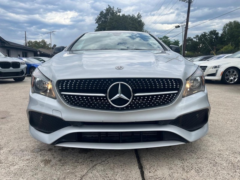 Mercedes-Benz CLA 250 Vehicle Full-screen Gallery Image 02