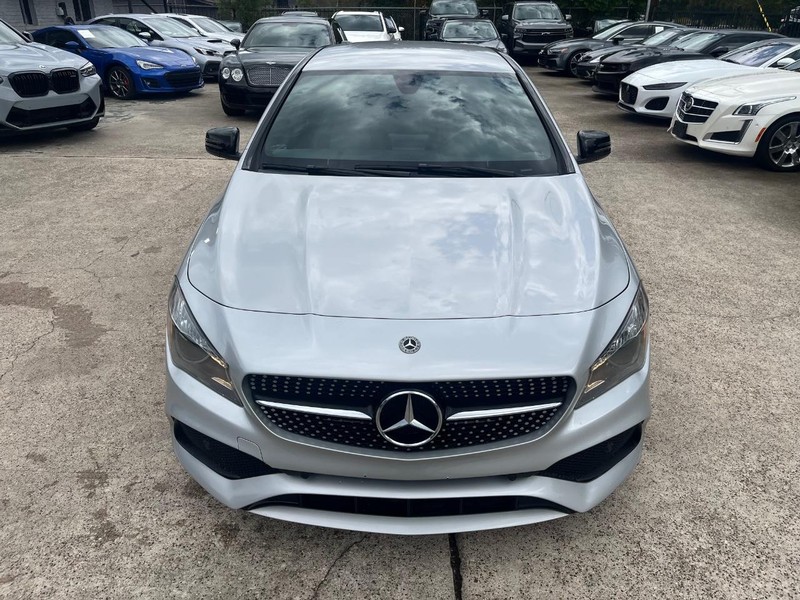 Mercedes-Benz CLA 250 Vehicle Full-screen Gallery Image 03