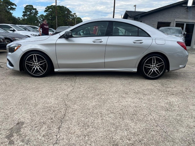 Mercedes-Benz CLA 250 Vehicle Full-screen Gallery Image 09