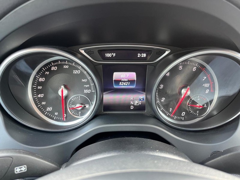 Mercedes-Benz CLA 250 Vehicle Full-screen Gallery Image 21