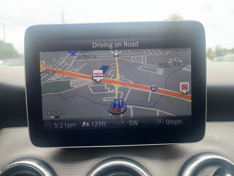 Mercedes-Benz CLA 250 Vehicle Full-screen Gallery Image 24