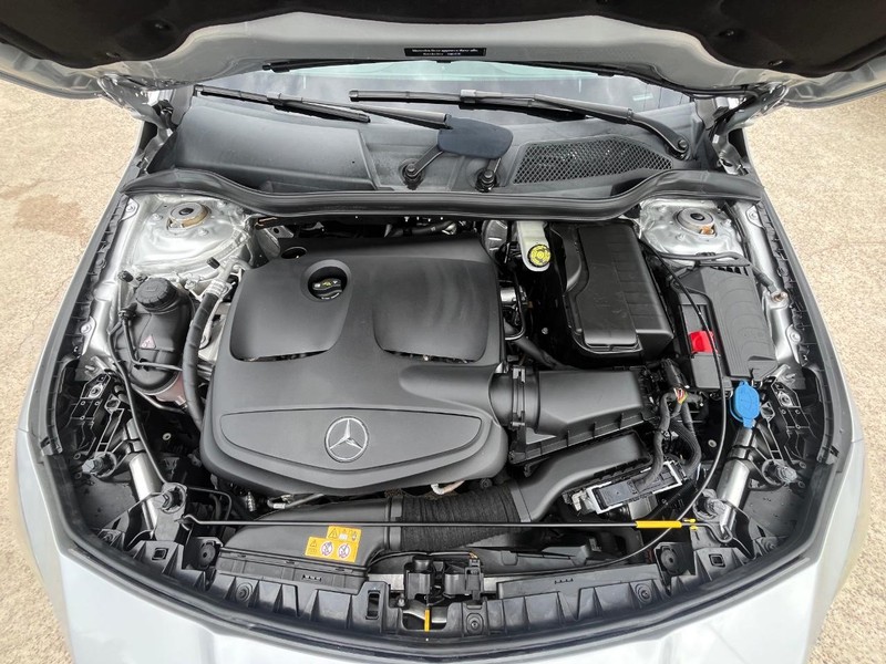 Mercedes-Benz CLA 250 Vehicle Full-screen Gallery Image 27
