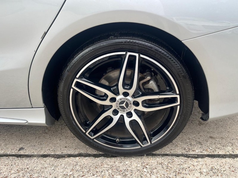 Mercedes-Benz CLA 250 Vehicle Full-screen Gallery Image 28