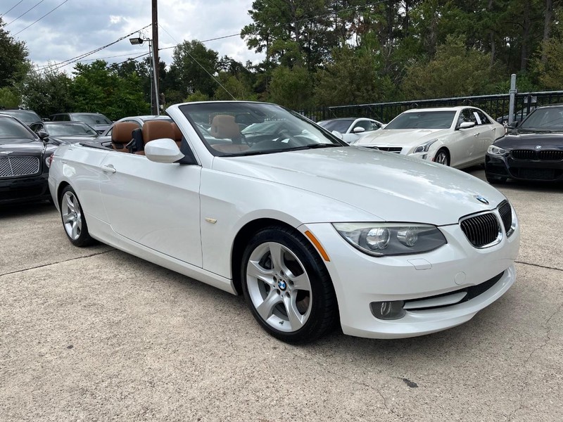 BMW 335i Vehicle Full-screen Gallery Image 05