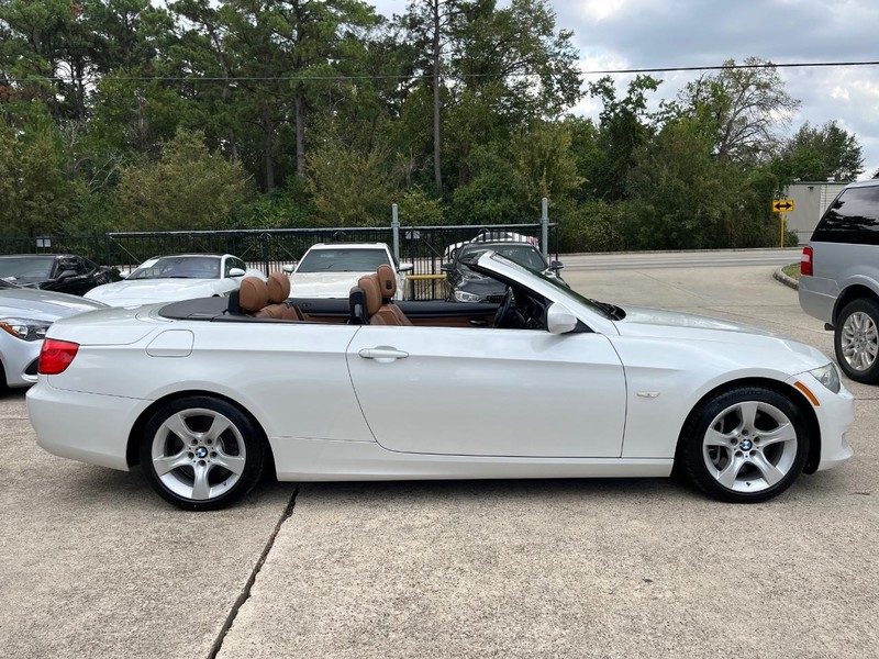 BMW 335i Vehicle Full-screen Gallery Image 06