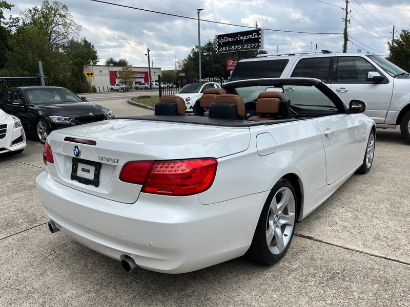 BMW 335i Vehicle Full-screen Gallery Image 08