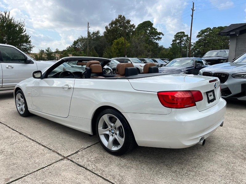 BMW 335i Vehicle Full-screen Gallery Image 10