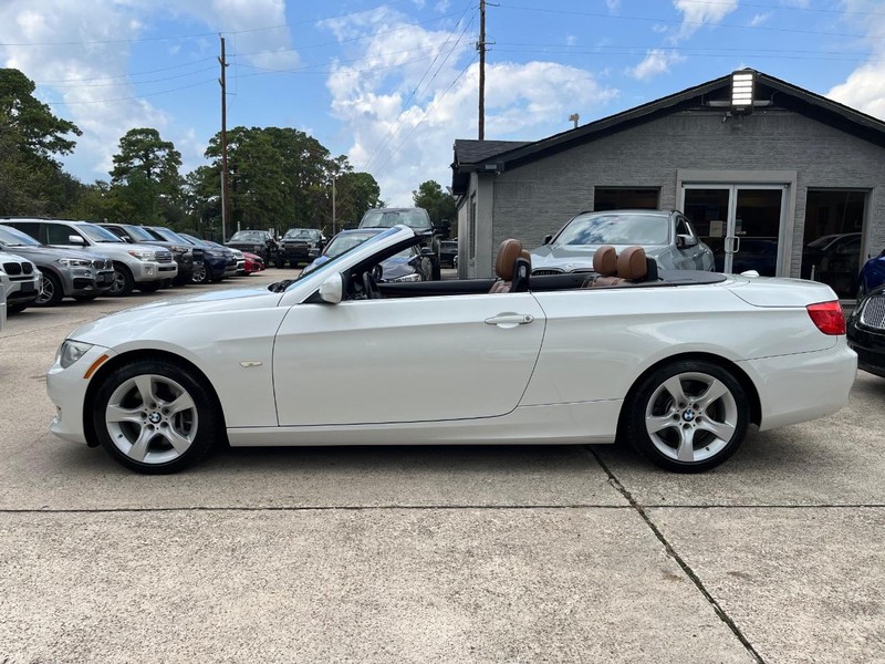 BMW 335i Vehicle Full-screen Gallery Image 12