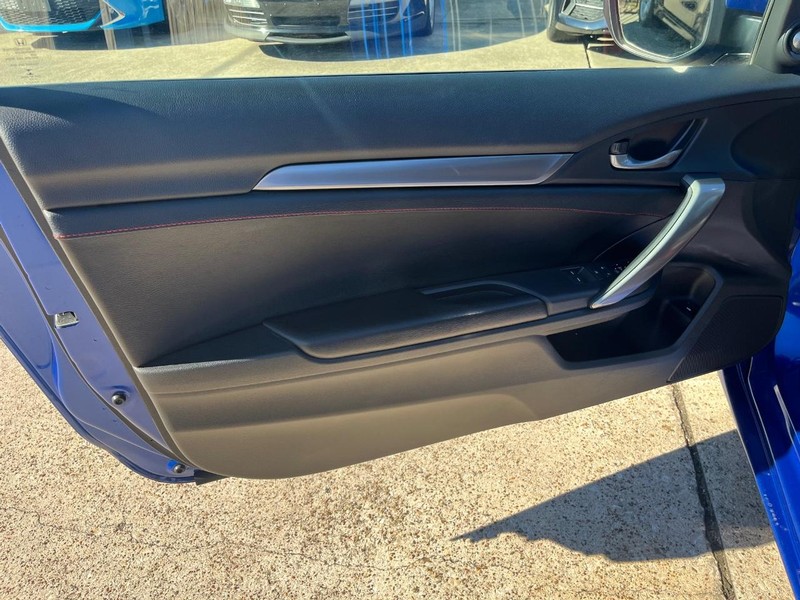 Honda Civic Coupe Vehicle Full-screen Gallery Image 12