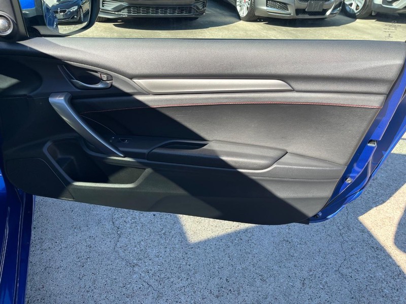 Honda Civic Coupe Vehicle Full-screen Gallery Image 15