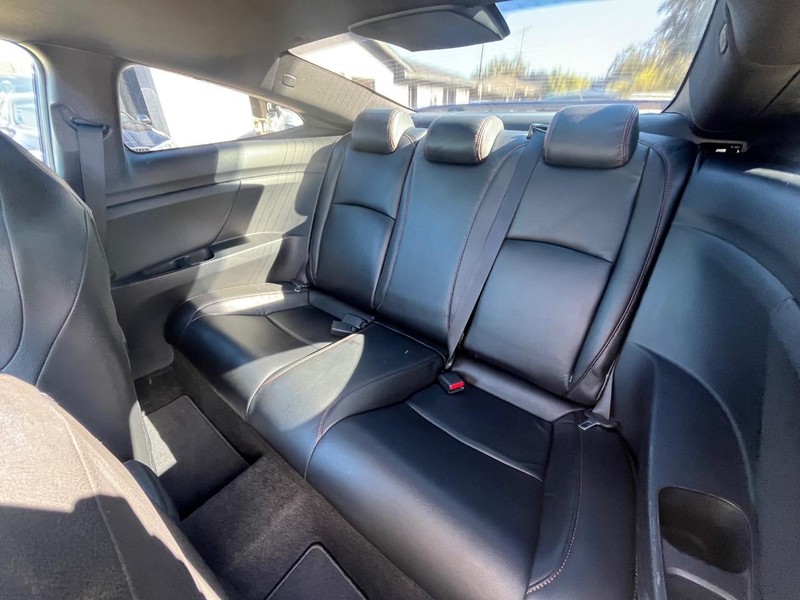 Honda Civic Coupe Vehicle Full-screen Gallery Image 16