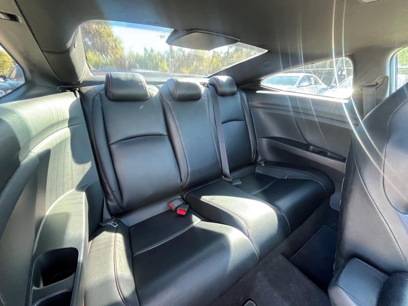 Honda Civic Coupe Vehicle Full-screen Gallery Image 17