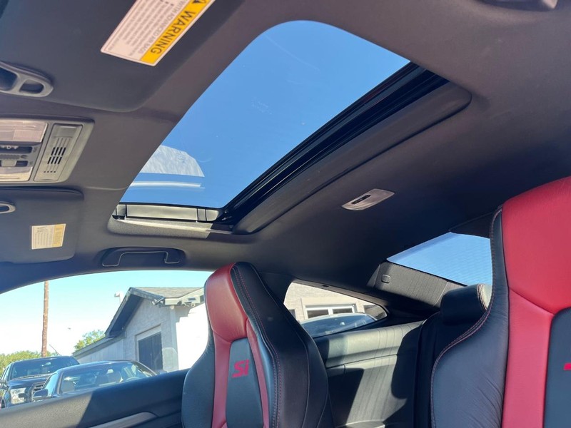 Honda Civic Coupe Vehicle Full-screen Gallery Image 23