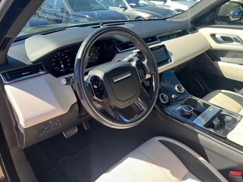 Land Rover Range Rover Velar Vehicle Full-screen Gallery Image 10