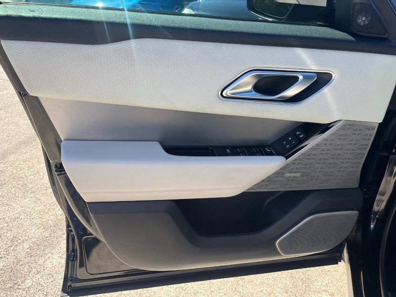 Land Rover Range Rover Velar Vehicle Full-screen Gallery Image 12