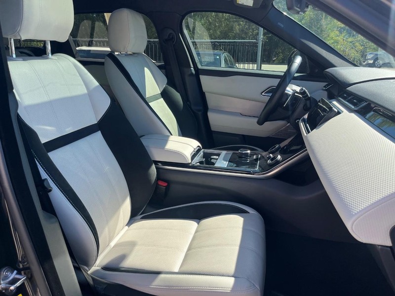 Land Rover Range Rover Velar Vehicle Full-screen Gallery Image 14