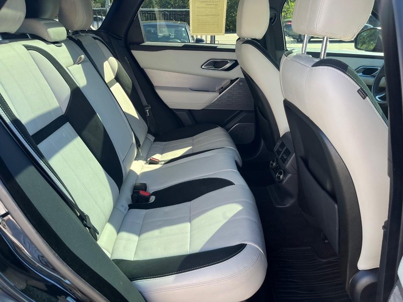 Land Rover Range Rover Velar Vehicle Full-screen Gallery Image 16