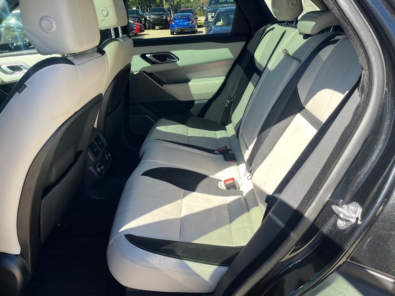 Land Rover Range Rover Velar Vehicle Full-screen Gallery Image 18