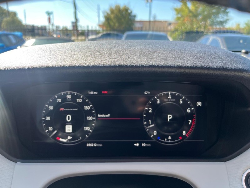 Land Rover Range Rover Velar Vehicle Full-screen Gallery Image 20