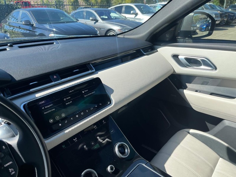 Land Rover Range Rover Velar Vehicle Full-screen Gallery Image 24