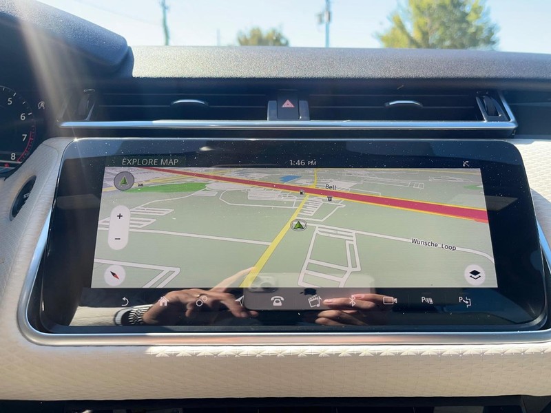 Land Rover Range Rover Velar Vehicle Full-screen Gallery Image 26