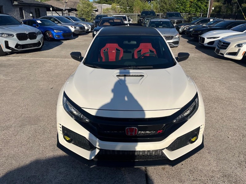 Honda Civic Type R Vehicle Full-screen Gallery Image 02